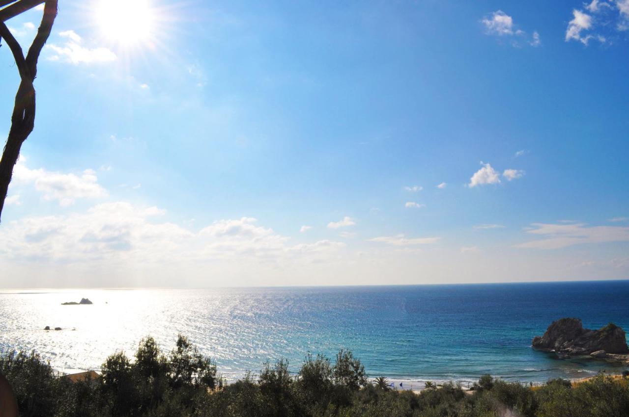 Luxury Loft Apartment With Pool - Pelekas Beach, Corfu Kültér fotó